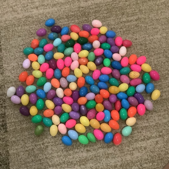 160 colorful plastic easter eggs - Picture 2 of 2